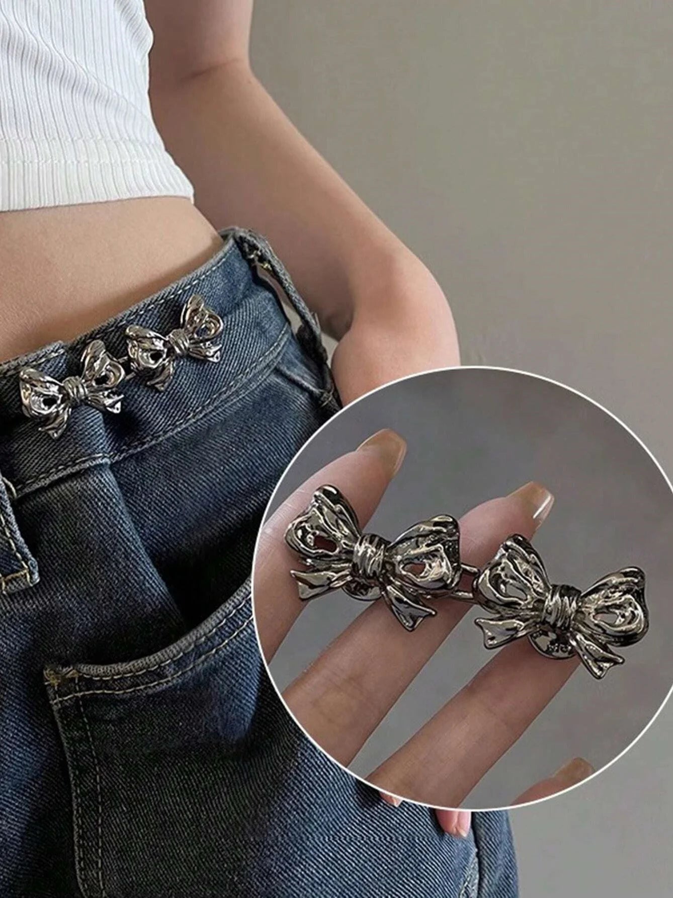 Adjustable buckles that tighten the waist