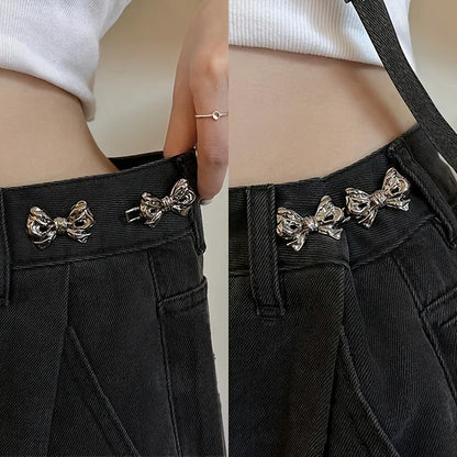 Adjustable buckles that tighten the waist